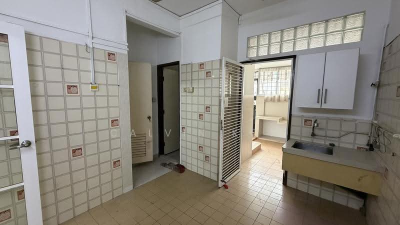 2.5-storey Terraced House for Sale in Seksyen 17 (Petaling Jaya) - Calvin Kok - Kitchen - PropertyGuru.com.my