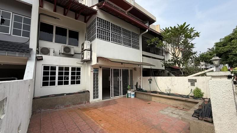 2.5-storey Terraced House for Sale in Seksyen 17 (Petaling Jaya) - Calvin Kok - Exterior - PropertyGuru.com.my