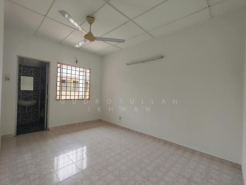 Rumah Teres 2-Tingkat untuk Dijual di Pandan Jaya (Ampang) - Gudrotullah Ikhwan - Bathroom - PropertyGuru.com.my