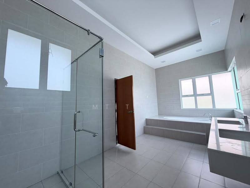 Bungalow House for Rent in Ukay Seraya (Ampang) - MT Tiu - Bathroom - PropertyGuru.com.my
