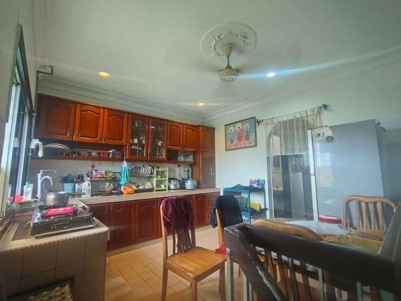 Rumah Teres 2-Tingkat untuk Dijual di Taman Bukit Idaman (Selayang) - Ken Lai - Kitchen - PropertyGuru.com.my
