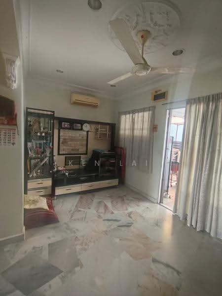 Rumah Teres 2-Tingkat untuk Dijual di Taman Bukit Idaman (Selayang) - Ken Lai - Living Room - PropertyGuru.com.my