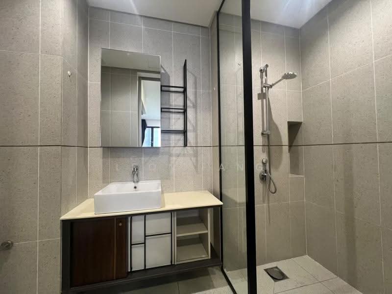 Kediaman Servis untuk Dijual di Millerz Square Serviced Residence - Leon Fang - Bathroom - PropertyGuru.com.my
