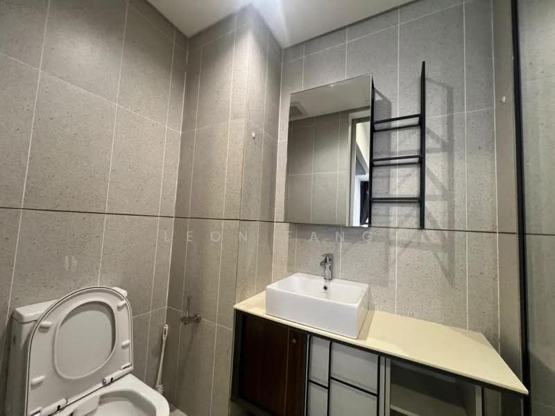 Kediaman Servis untuk Dijual di Millerz Square Serviced Residence - Leon Fang - Bathroom - PropertyGuru.com.my
