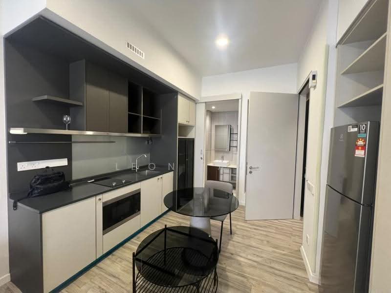 Kediaman Servis untuk Dijual di Millerz Square Serviced Residence - Leon Fang - Kitchen - PropertyGuru.com.my