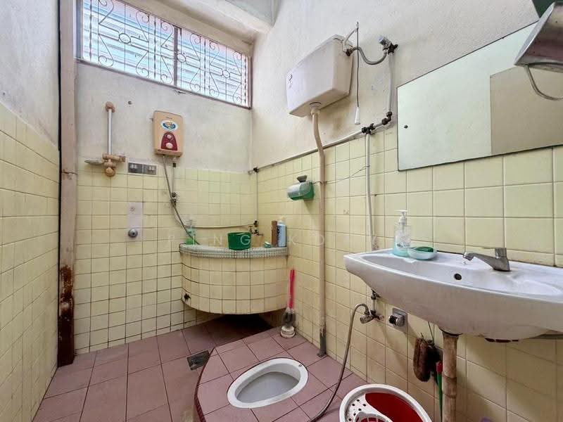 Rumah Berkembar untuk Dijual di George Town (Penang) - Ping Koay - Bathroom - PropertyGuru.com.my