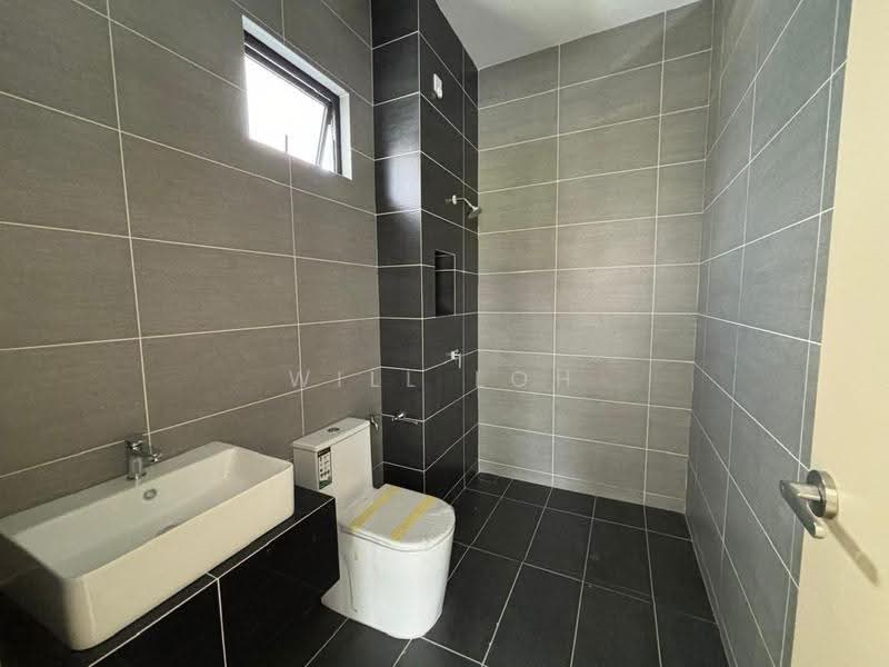 Rumah Berkembar untuk Disewa di Taman Mount Austin (Tebrau) - Will Loh - Bathroom - PropertyGuru.com.my