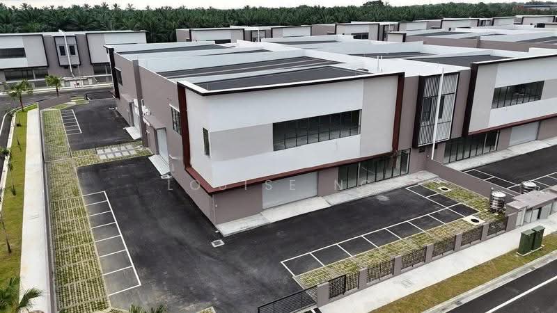 Semi-D Factory for Rent in Taman Perindustrian Air Hitam (Klang) - Louise Ng - Exterior - PropertyGuru.com.my
