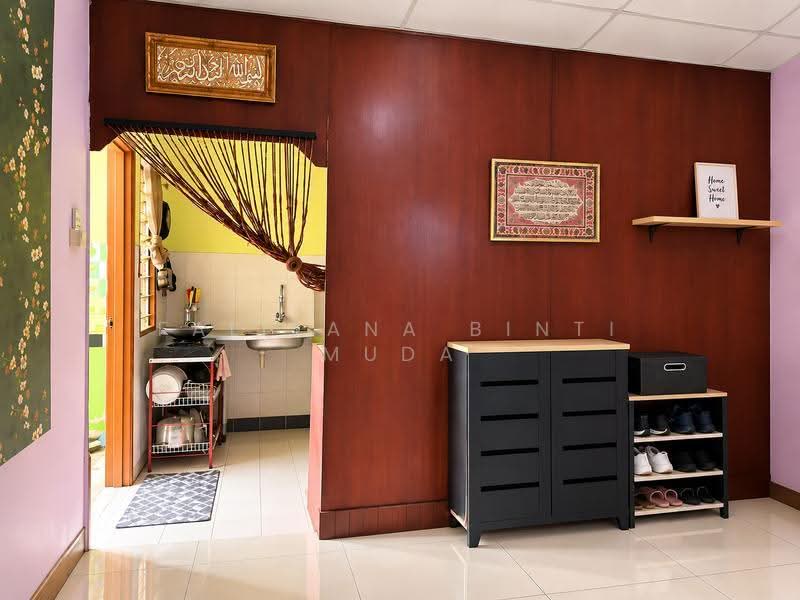 Pangsapuri untuk Dijual di Putra Permai Block C - Faliyana binti Muda - Kitchen - PropertyGuru.com.my