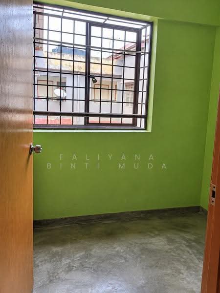 Pangsapuri untuk Dijual di Putra Permai Block C - Faliyana binti Muda - Interior - PropertyGuru.com.my
