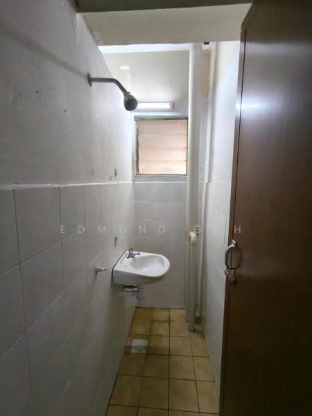Rumah Flat untuk Disewa di Sri Indah - Edmund Goh - Bathroom - PropertyGuru.com.my
