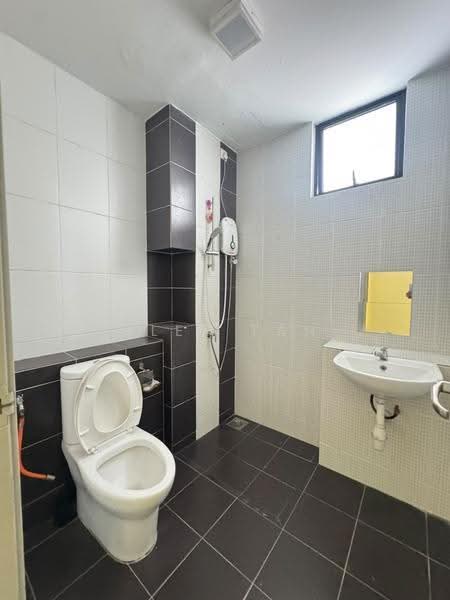 Pangsapuri untuk Disewa di Austin Regency (Pangsapuri Austin Perdana) - ALEX TAN - Bathroom - PropertyGuru.com.my