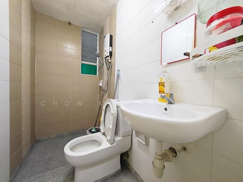Condominium for Rent at The Zest @ Kinrara 9 - Chow Kok Toong - Bathroom - PropertyGuru.com.my