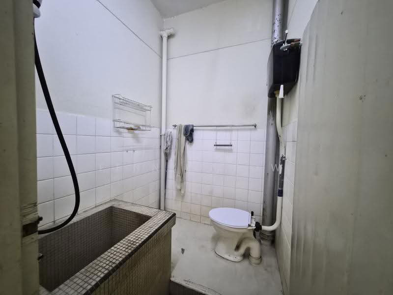 2-storey Terraced House for Sale in Island Glades (Jelutong) - Fennie Seow - Bathroom - PropertyGuru.com.my