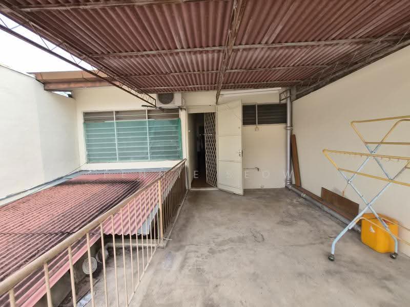 2-storey Terraced House for Sale in Island Glades (Jelutong) - Fennie Seow - Balcony - PropertyGuru.com.my