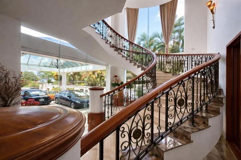 Bungalow House untuk Disewa di Taman Stulang Laut (Johor Bahru) - Roselynn Chai - Entrance - PropertyGuru.com.my