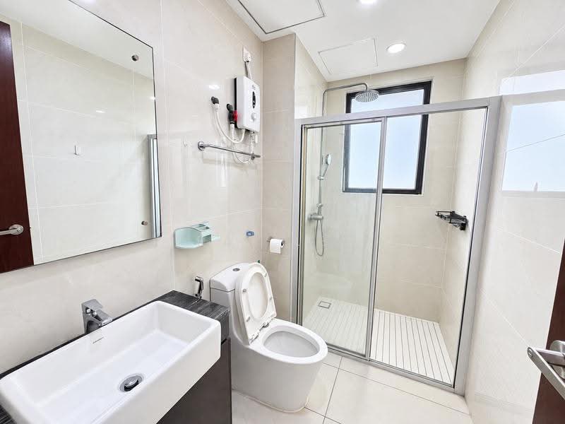 Condominium for Rent at Royal Strand @ Country Garden Danga Bay - Ray Lee - Bathroom - PropertyGuru.com.my