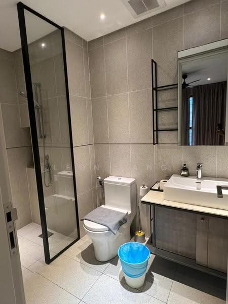 Kediaman Servis untuk Dijual di Millerz Square Serviced Residence - Leon Fang - Bathroom - PropertyGuru.com.my
