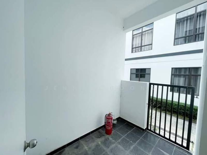 Rumah Teres 2-Tingkat untuk Dijual di Eco Grandeur (Puncak Alam) - Jenny Choong - Balcony - PropertyGuru.com.my