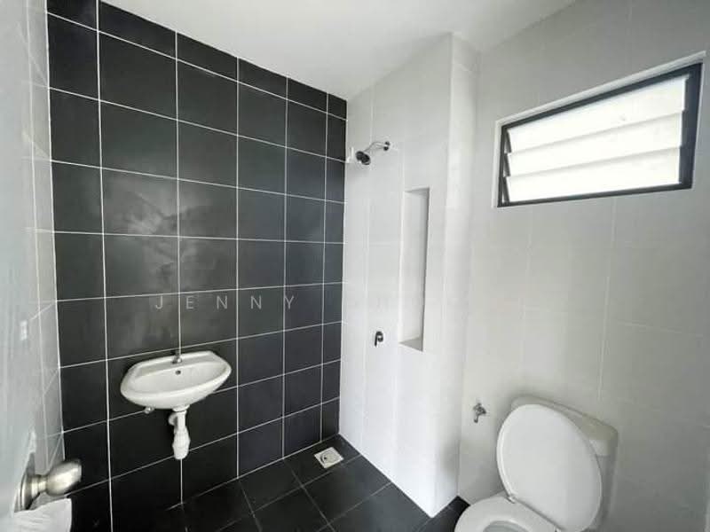 Rumah Teres 2-Tingkat untuk Dijual di Eco Grandeur (Puncak Alam) - Jenny Choong - Bathroom - PropertyGuru.com.my