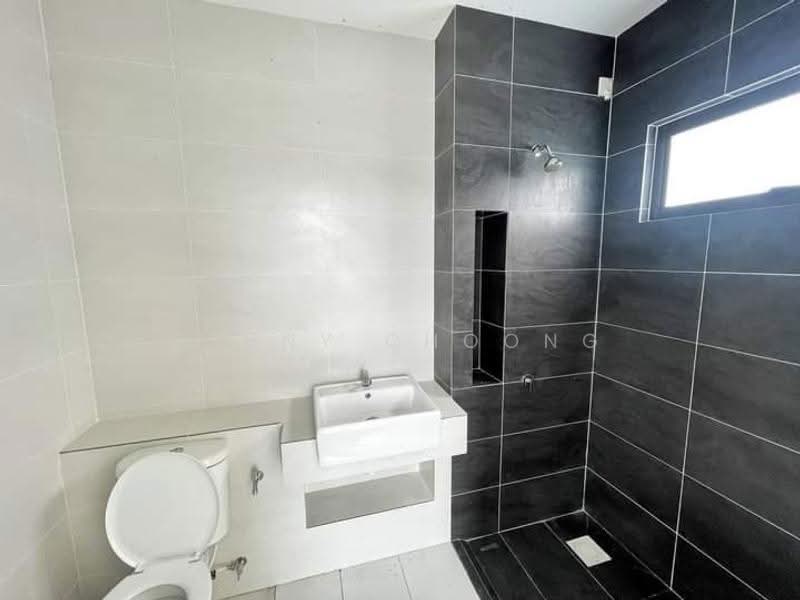 Rumah Teres 2-Tingkat untuk Dijual di Eco Grandeur (Puncak Alam) - Jenny Choong - Bathroom - PropertyGuru.com.my