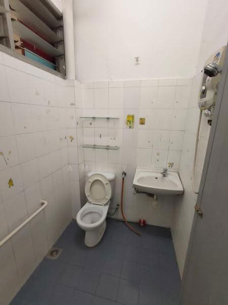 Rumah Teres 1-Tingkat untuk Dijual di Taman Bukit Maluri (Kepong) - Amy Yap - Bathroom - PropertyGuru.com.my