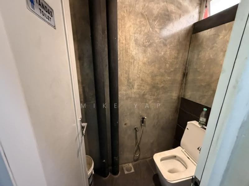 Shop / Office for Sale in Taman Sri Muda (Shah Alam) - Mike Yap - Bathroom - PropertyGuru.com.my