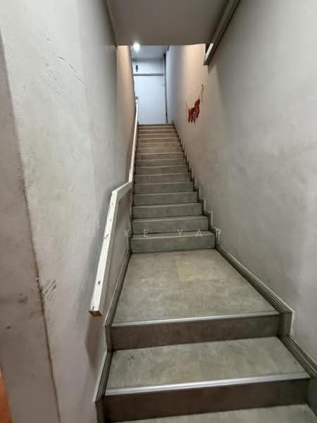 Shop / Office for Sale in Taman Sri Muda (Shah Alam) - Mike Yap - Corridor - PropertyGuru.com.my