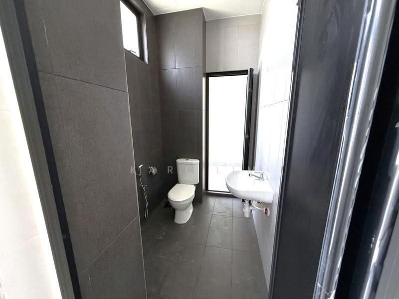 2-storey Terraced House for Sale in Setia Eco Cascadia (Tebrau) - Karl Lim - Bathroom - PropertyGuru.com.my