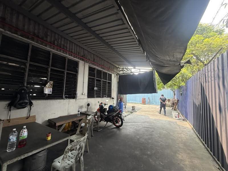 Kilang untuk Disewa di Kampung Ulu Tiram (Ulu Tiram) - Claire Yap - Exterior - PropertyGuru.com.my