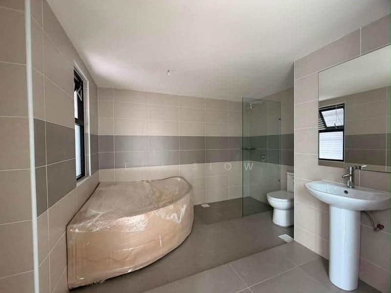 Rumah Kluster untuk Dijual di Taman Mutiara Mas (Skudai) - Eva Siow - Bathroom - PropertyGuru.com.my
