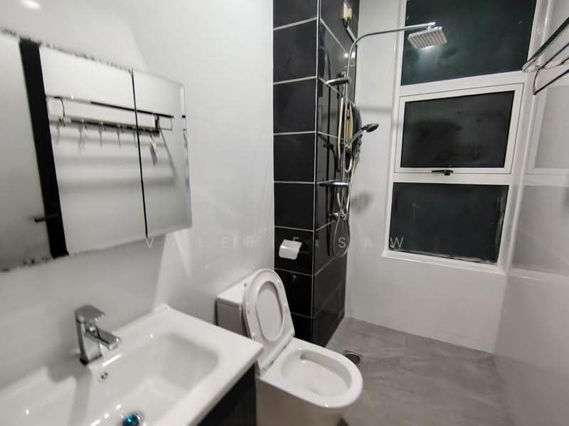 Kediaman Servis untuk Disewa di D'carlton (Residensi Seri Mega) - Valerie Saw - Bathroom - PropertyGuru.com.my