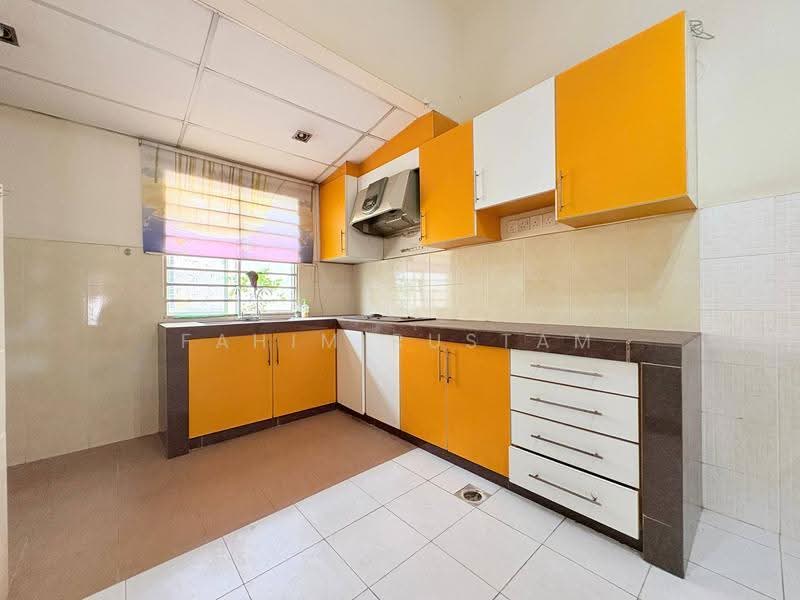 2.5-storey Terraced House for Sale in Taman Tasik Prima (Puchong) - Fahim Rustam - Kitchen - PropertyGuru.com.my