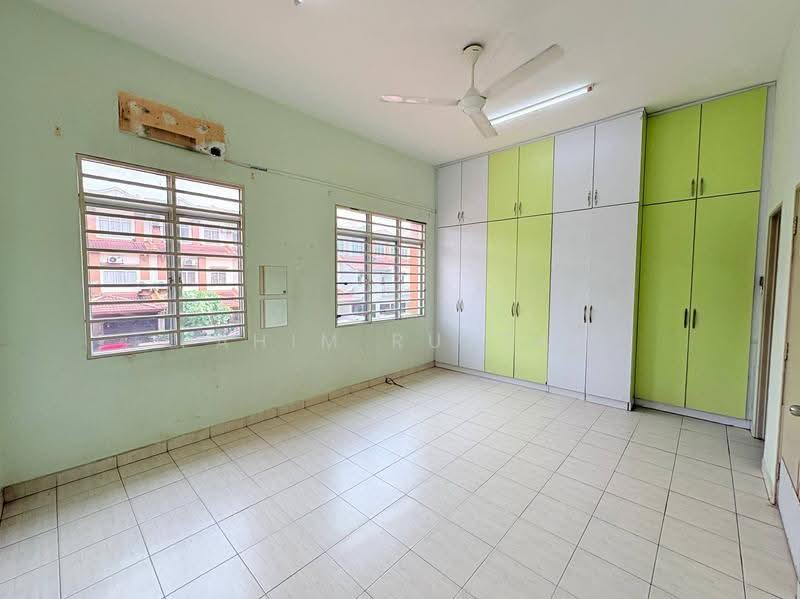 2.5-storey Terraced House for Sale in Taman Tasik Prima (Puchong) - Fahim Rustam - Bedroom - PropertyGuru.com.my