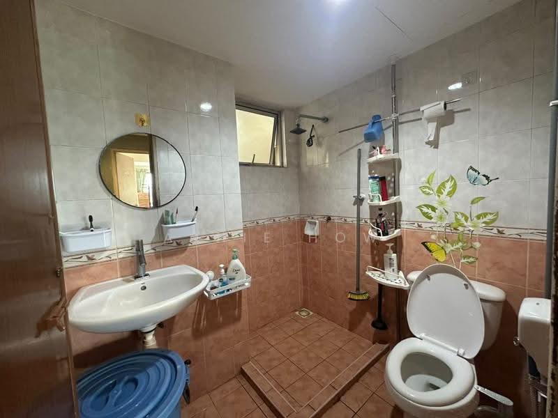Kondominium untuk Dijual di Idaman Puteri - Annie How - Bathroom - PropertyGuru.com.my