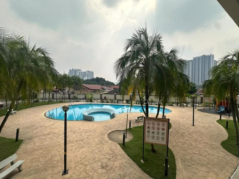 Kondominium untuk Dijual di Idaman Puteri - Annie How - Pool - PropertyGuru.com.my