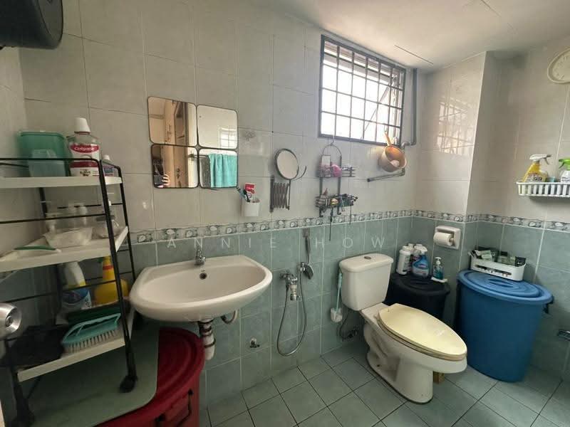 Kondominium untuk Dijual di Idaman Puteri - Annie How - Bathroom - PropertyGuru.com.my