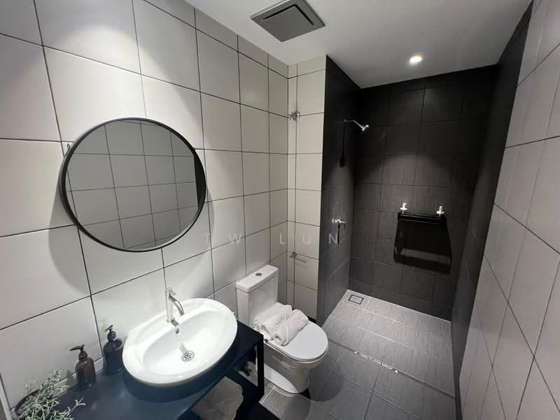 Kediaman Servis untuk Dijual di The Connaught One - Tw Lun - Bathroom - PropertyGuru.com.my