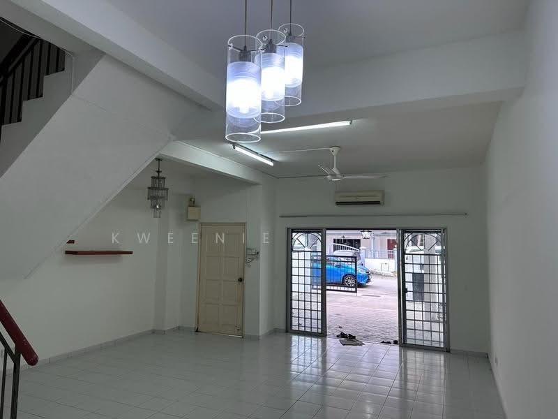 Rumah Teres 2.5-Tingkat untuk Dijual di Taman Kurnia Indah (Cheras) - Kweenie Chong - Living Room - PropertyGuru.com.my