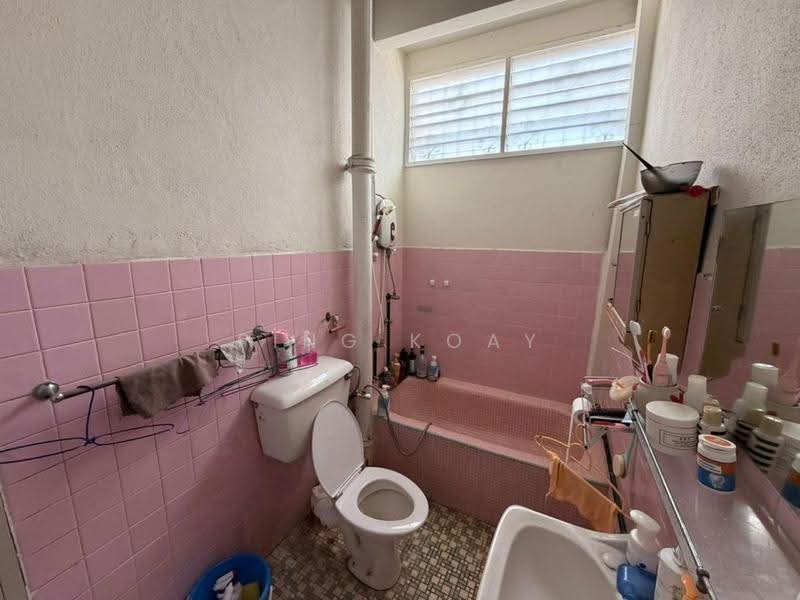 Rumah Berkembar untuk Dijual di George Town (Penang) - Ping Koay - Bathroom - PropertyGuru.com.my