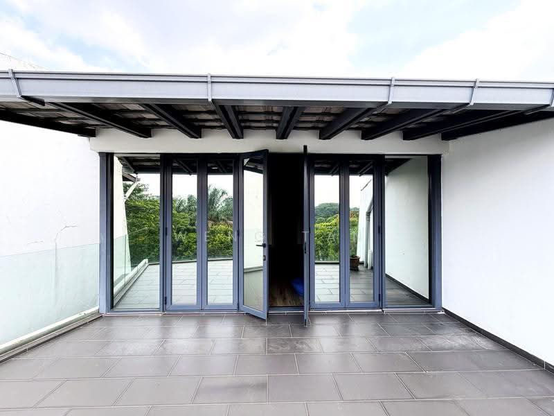 Rumah Teres 3-Tingkat untuk Dijual di Laman Glenmarie (Shah Alam) - Weng Tan - Balcony - PropertyGuru.com.my