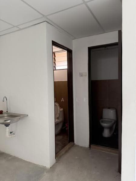 Shop / Office for Rent in Laman Rimbunan (Kepong) - Jia Le - Bathroom - PropertyGuru.com.my