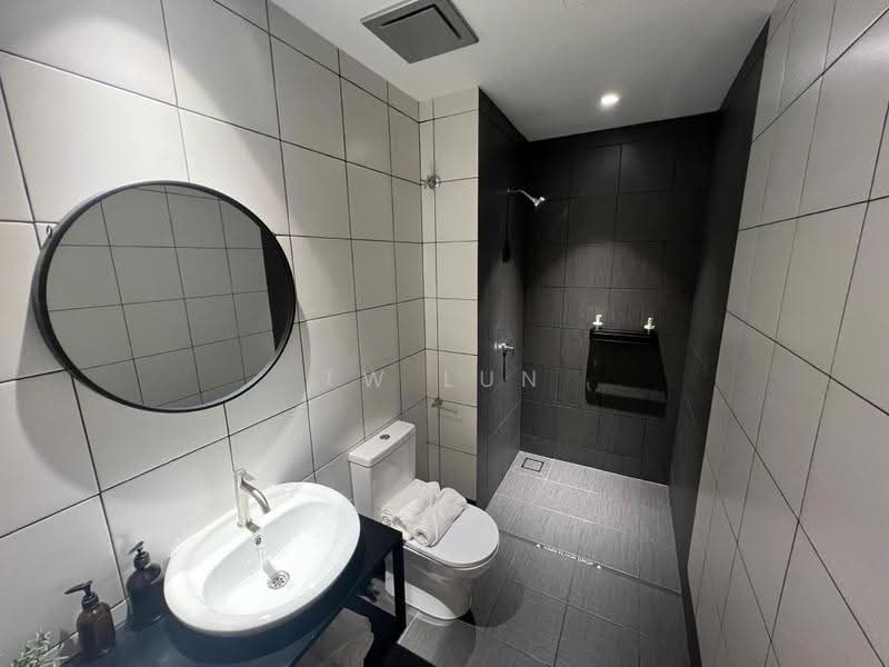 Kediaman Servis untuk Dijual di The Connaught One - Tw Lun - Bathroom - PropertyGuru.com.my