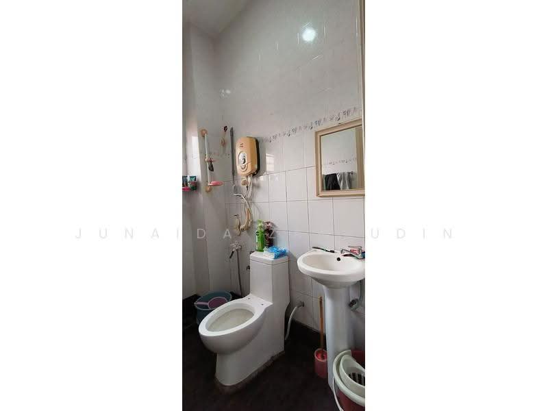 Rumah Teres 2-Tingkat untuk Dijual di Subang Bestari (Shah Alam) - Junaida Zamjudin - Bathroom - PropertyGuru.com.my
