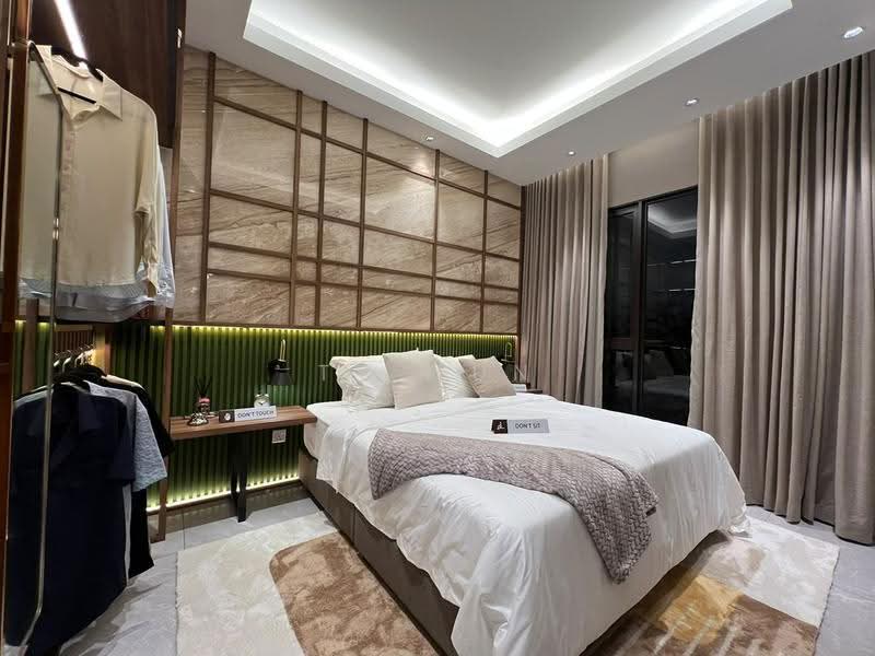 Kediaman Servis untuk Dijual di Binastra Cochrane - Tw Lun - Bedroom - PropertyGuru.com.my