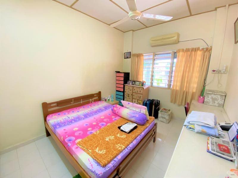 Rumah Berkembar untuk Dijual di Taman Green Lane (Jelutong) - Jin Chuah - Bedroom - PropertyGuru.com.my