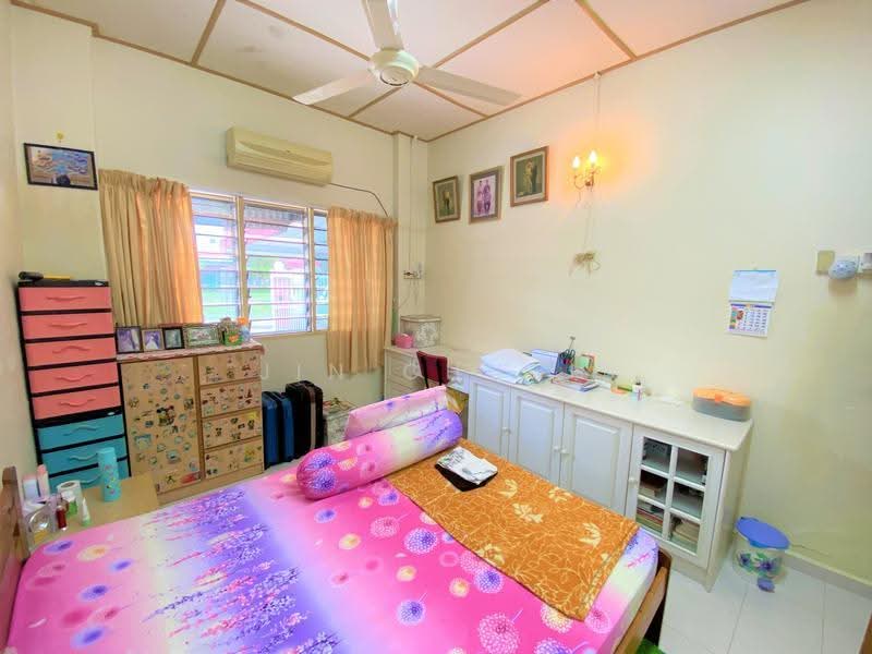 Rumah Berkembar untuk Dijual di Taman Green Lane (Jelutong) - Jin Chuah - Bedroom - PropertyGuru.com.my