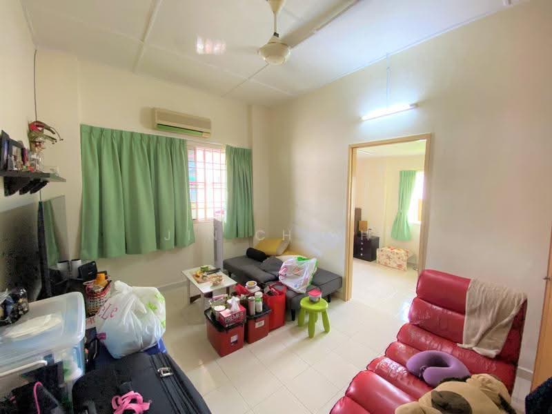 Rumah Berkembar untuk Dijual di Taman Green Lane (Jelutong) - Jin Chuah - Living Room - PropertyGuru.com.my