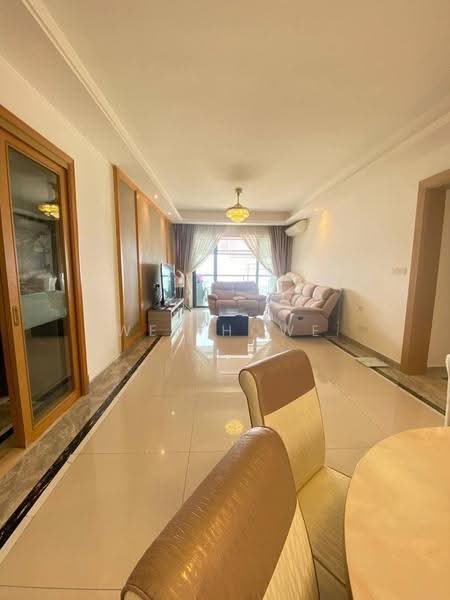 Kediaman Servis untuk Dijual di R&F Princess Cove Phase 1 - Wee Howe - Living Room - PropertyGuru.com.my