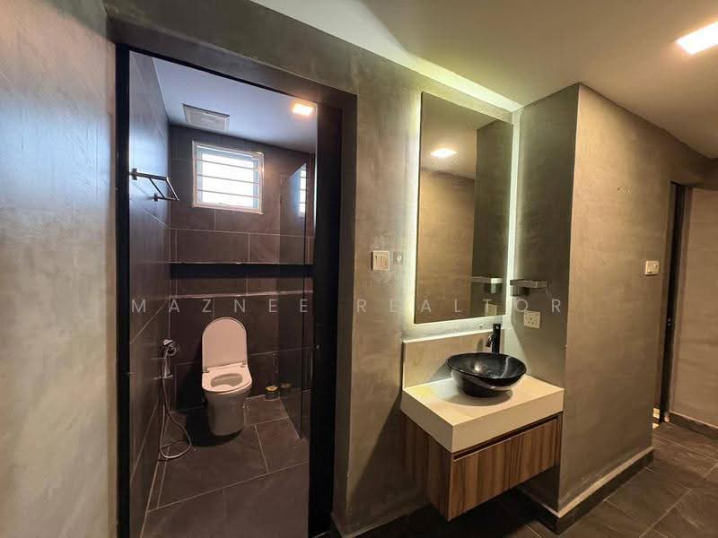 Commercial Bungalow for Rent in Bangsar Baru (Bangsar) - Maznee Realtor - Bathroom - PropertyGuru.com.my
